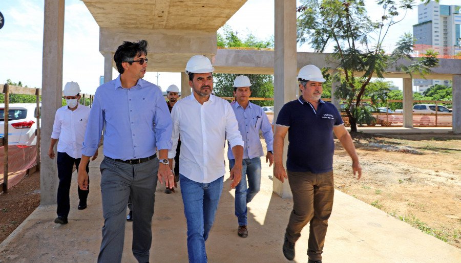 O governador Wanderlei Barbosa também visitou as obras de ampliação do Hospital Geral de Palmas (Foto: Antonio Gonçalves)