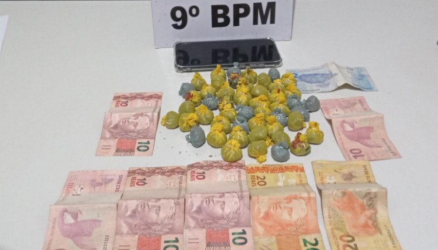 Objetos apreendidos em poder do suspeito de envolvimento com o tráfico interestadual de drogas preso pela PM em Augustinópolis