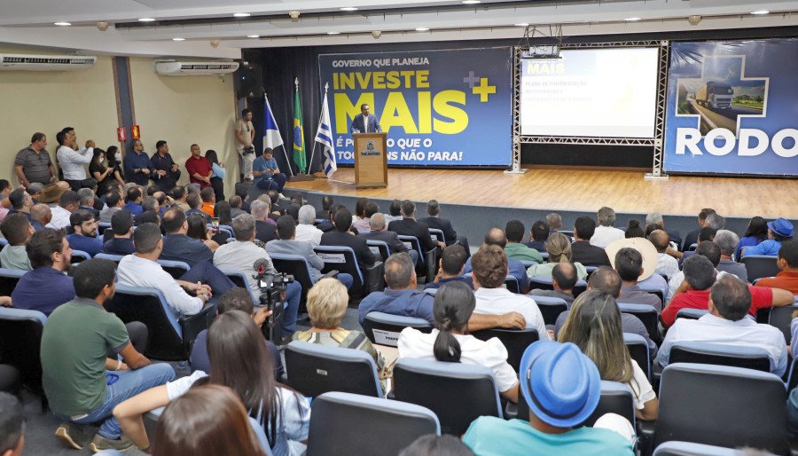 Prefeitos, vice-prefeitos e vereadores participaram do anúncio de plano do Governo do Tocantins para recuperação de rodovias