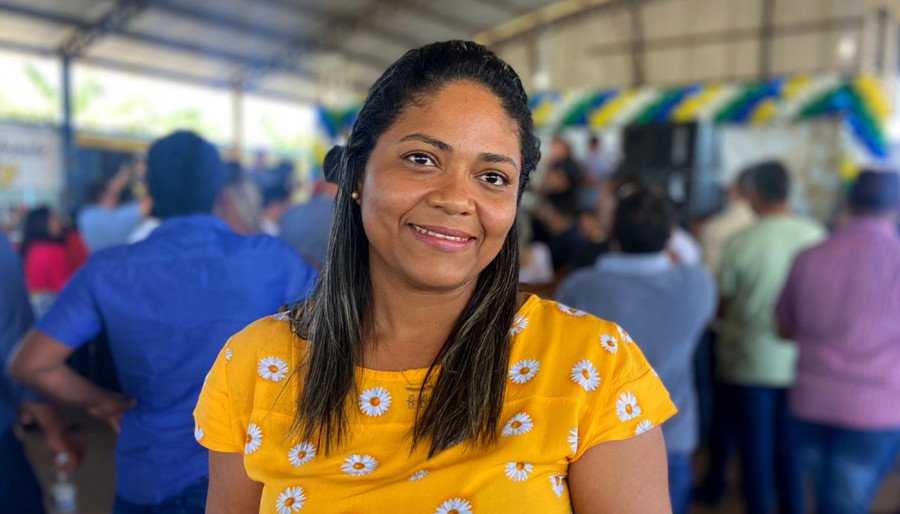 Anátia Marques é moradora de Nazaré e fez questão de agradecer o Governo do Tocantins pela obra na TO-415 (Foto: Esequias Araújo)