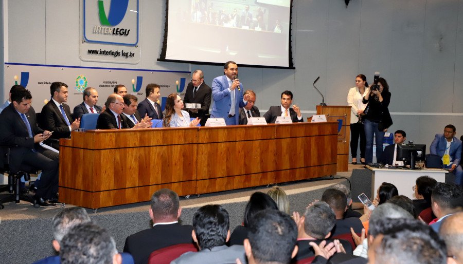 Em Brasília, o governador Wanderlei Barbosa participou da reunião dos prefeitos tocantinenses com a bancada federal do Tocantins