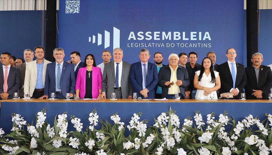 Deputado estadual Amélio Cayres presidiu a sessão solene da Aleto, celebrando conquistas atuais e homenageando cidadãos de Miracema