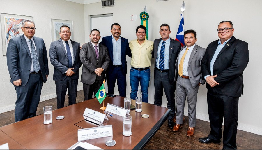 Governador Wanderlei Barbosa, ao lado do ministro do Esporte, André Fufuca, secretários do Estado e equipe técnica do Ministério