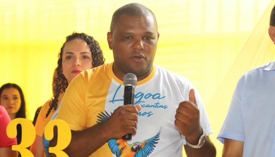 O prefeito de Lagoa do Tocantins, Leandro Soares, celebrou o momento agradecendo a todas as lideranças presentes (Foto: Antonio Gonçalves)