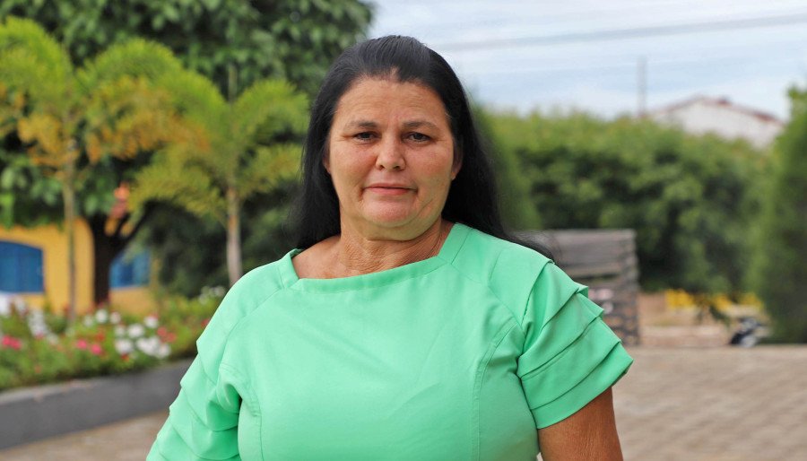 Antônia do bonitão, pontuou que a pavimentação mudou a vida das famílias residentes nos assentamentos beneficiados (Foto: Esequias Araujo)