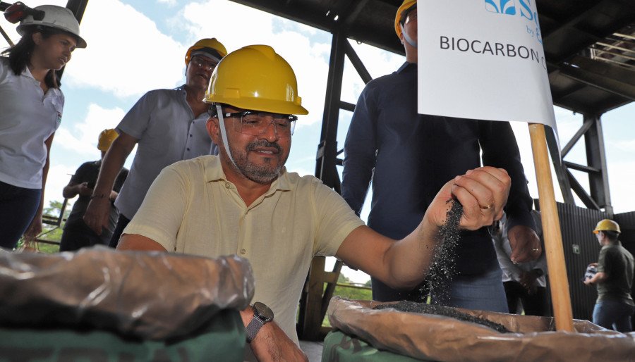 O governador Wanderlei Barbosa também visitou fábricas sediadas no município (Foto: Márcio Vieira)