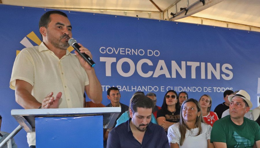 Em comemoração ao aniversário de Palmeiras do Tocantins, governador Wanderlei Barbosa inaugura Complexo Poliesportivo (Foto: Esequias Araujo)