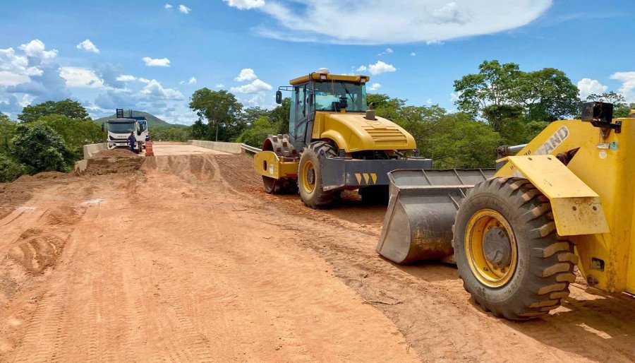 Governo do Tocantins recupera aterro na cabeceira da ponte sobre o Rio das Almas, na TO-491, e libera trânsito (Foto: Ageto)
