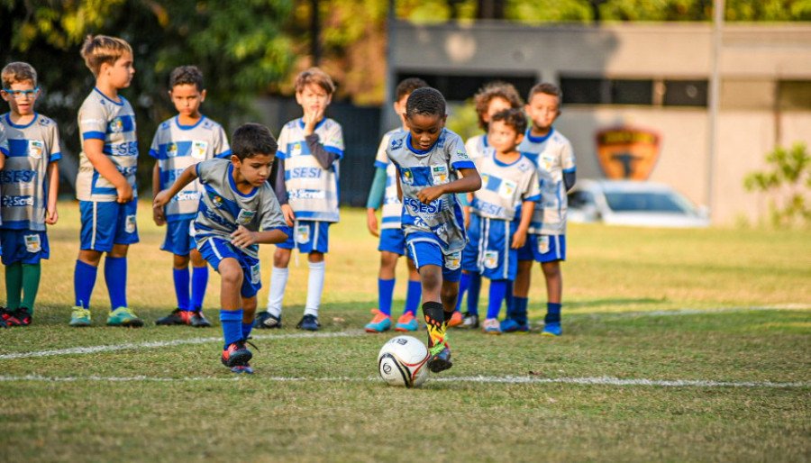 Escolinha de futebol - 1º BPM (Foto: Elenilson Garcia)