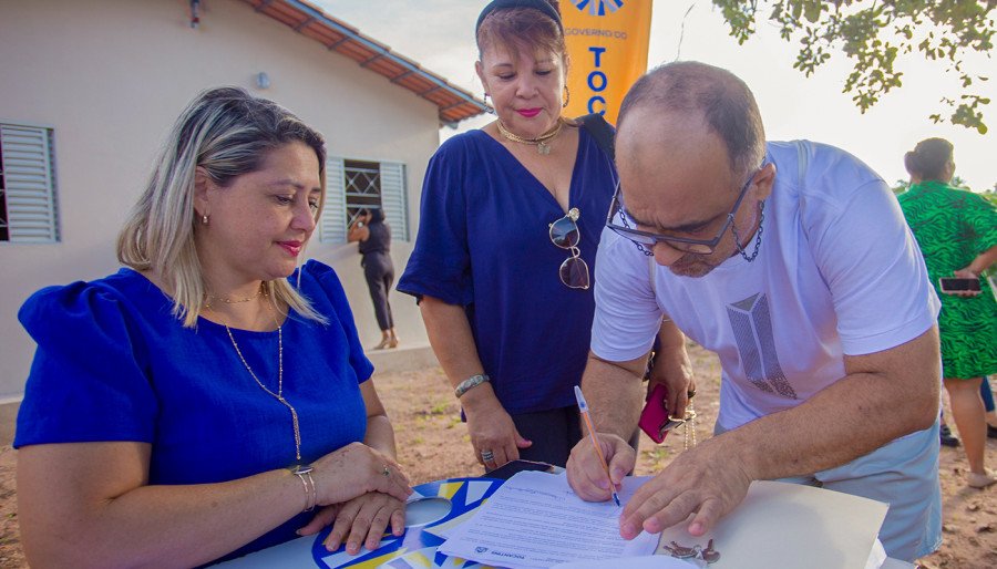 O beneficiário Allan Yuri Lopes de Aquino expressou sua gratidão com a conquista da casa própria (Foto: Marcos Veloso)