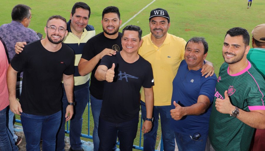 Governador Wanderlei Barbosa se juntou aos torcedores no Estádio Mirandão, em Araguaína (Foto: Marcio Vieira)