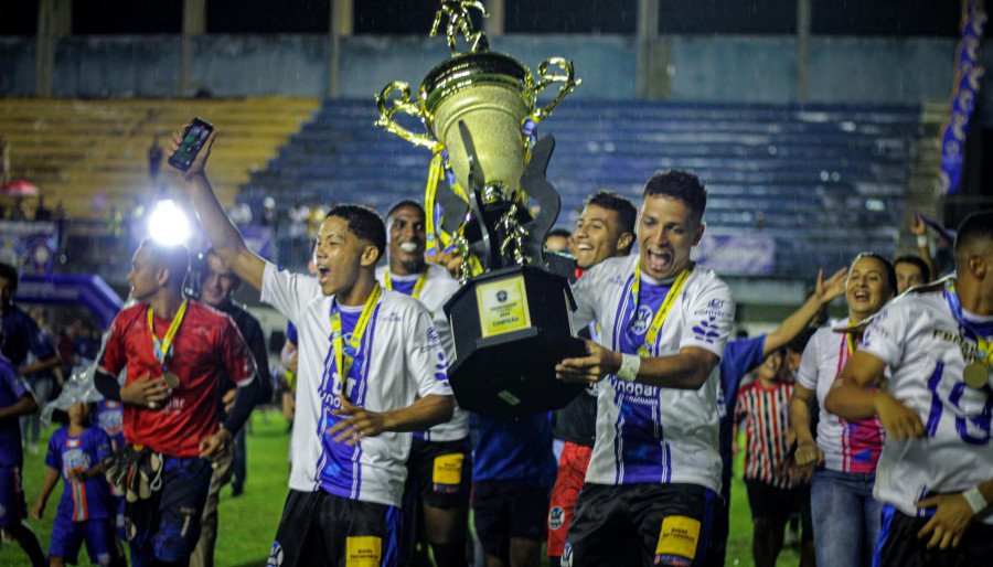 União consagrou-se campeão tocantinense, após vencer o Tocantinópolis por 2 a 1 (Foto: Matheus Lima)