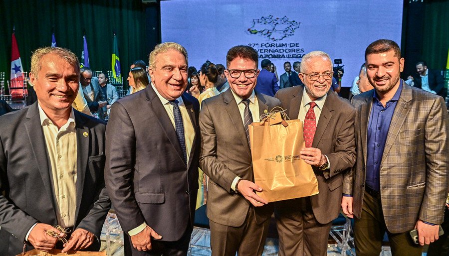 O Vice-governador Laurez Moreira esteve presente no Fórum juntamente com os representantes da Cultura, Agricultura e dos Povos Originários e Tradicionais do Tocantins (Foto: Marcos Veloso)