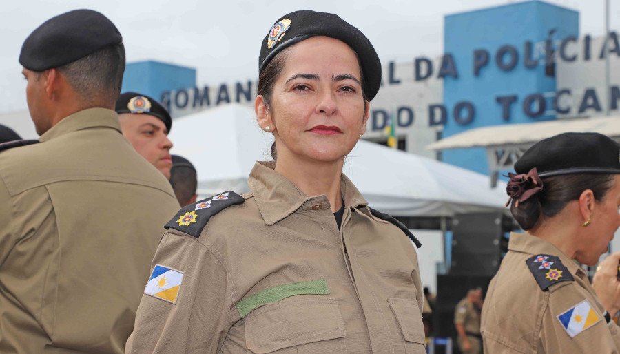 A militar Janice Mara Souza recebeu a promoção, agora, ela recebe a patente de tenente-coronel