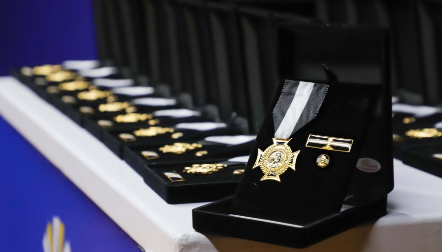 Foram 41 policiais civis homenageados com as medalhas de Bravura da Polícia Civil