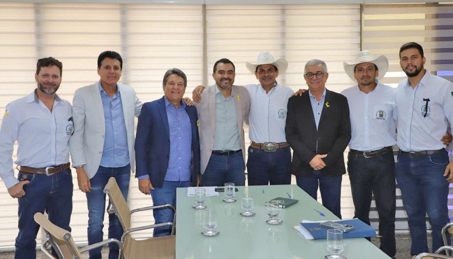 Em seu gabinete no Palácio Araguaia, o governador Wanderlei Barbosa anunciou o investimento de R$ 1,2 milhão para a realização da 27ª ExpoBrasil (Foto: Antonio Gonçalves)
