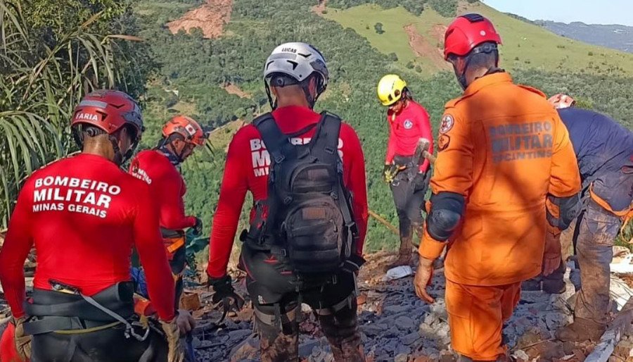 Equipe do Corpo de Bombeiros do Tocantins atua nas ações de resgate (Foto: Divulgação)