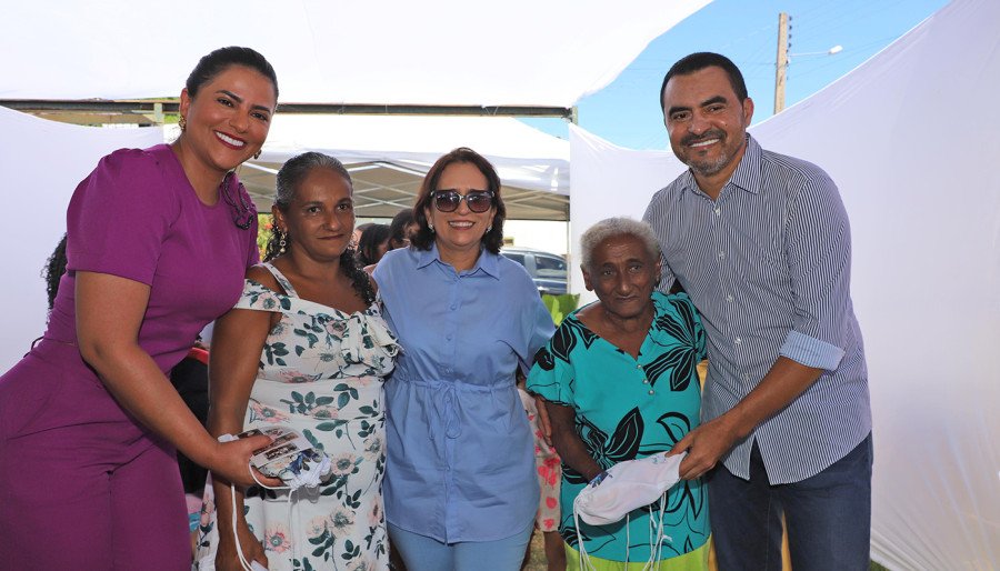 Governador Wanderlei Barbosa e a primeira-dama Karynne Sotero foram recebidos na cidade