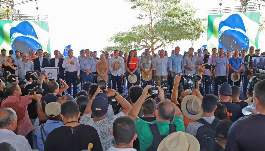 Público lotou a arena onde ocorreu a abertura da 24ª Feira de Tecnologia Agropecuária do Tocantins, atualmente a maior da região Norte do Brasil