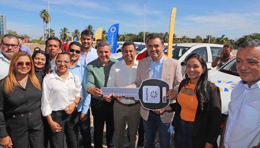 Governador Wanderlei Barbosa reforça frota de veículos da Educação com a entrega de 25 caminhonetes (Foto: Aldemar Ribeiro)