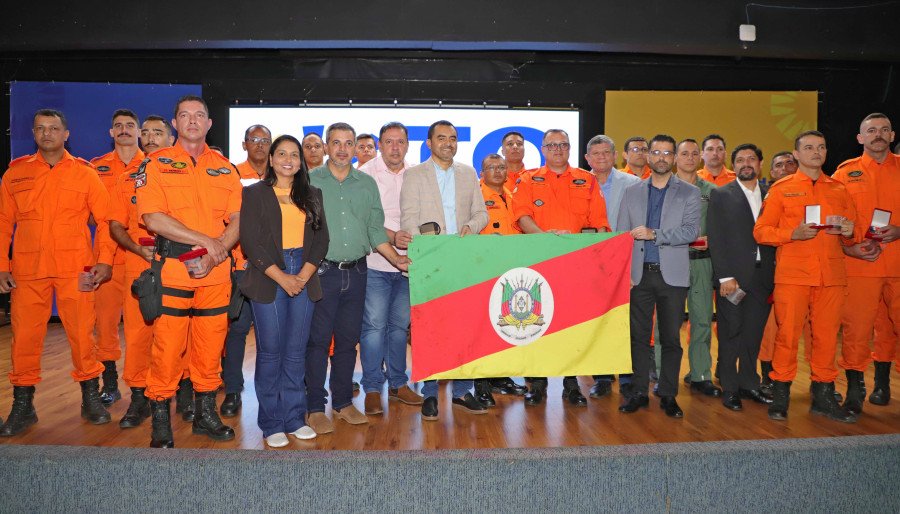 Governador Wanderlei Barbosa recepciona as equipes do CBMTO após a missão no Rio Grande do Sul (Foto: Adilvan Nogueira)