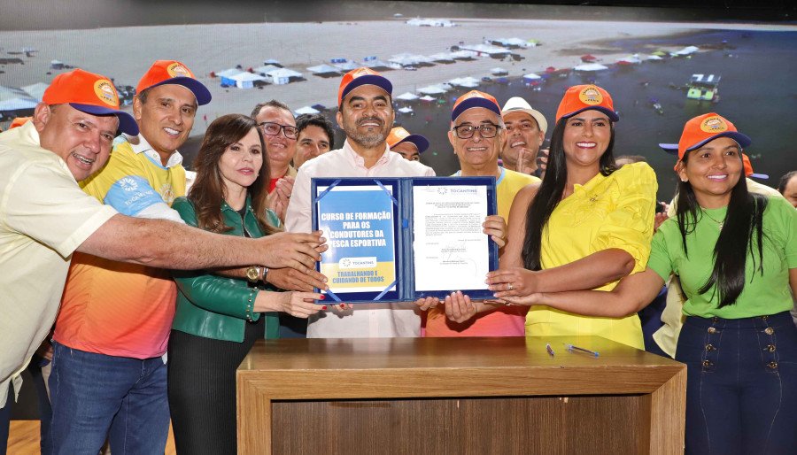 Governador Wanderlei Barbosa assinou a Ordem de Serviço para o curso de formação de condutores de pesca esportiva (Foto: Adilvan Nogueira)
