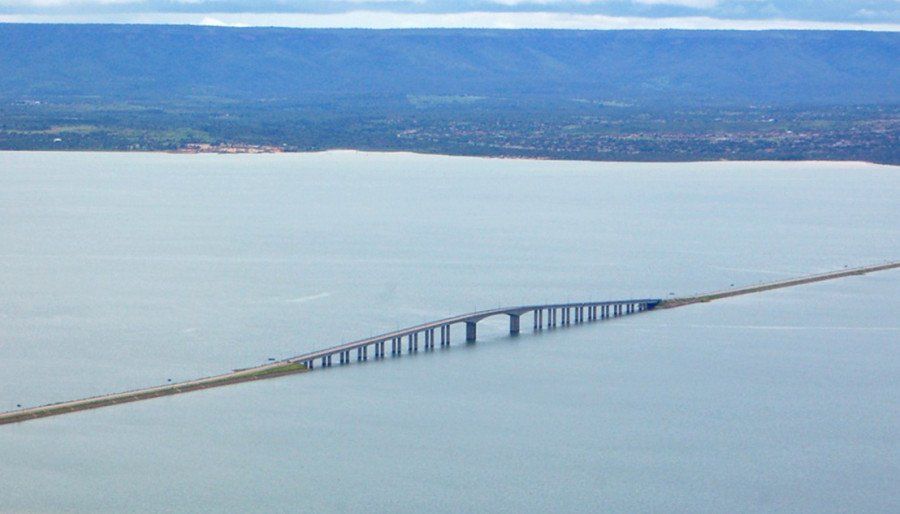 Governador destacou que a gestão tem interesse em duplicar a ponte do lago de Palmas, com financiamento do banco (Foto: Fernando Alves)