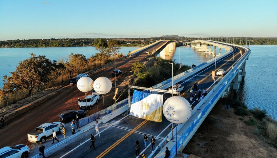 A nova Ponte, com 1.488 metros de comprimento, é a maior obra de infraestrutura no estado, eliminando a dependência de balsas