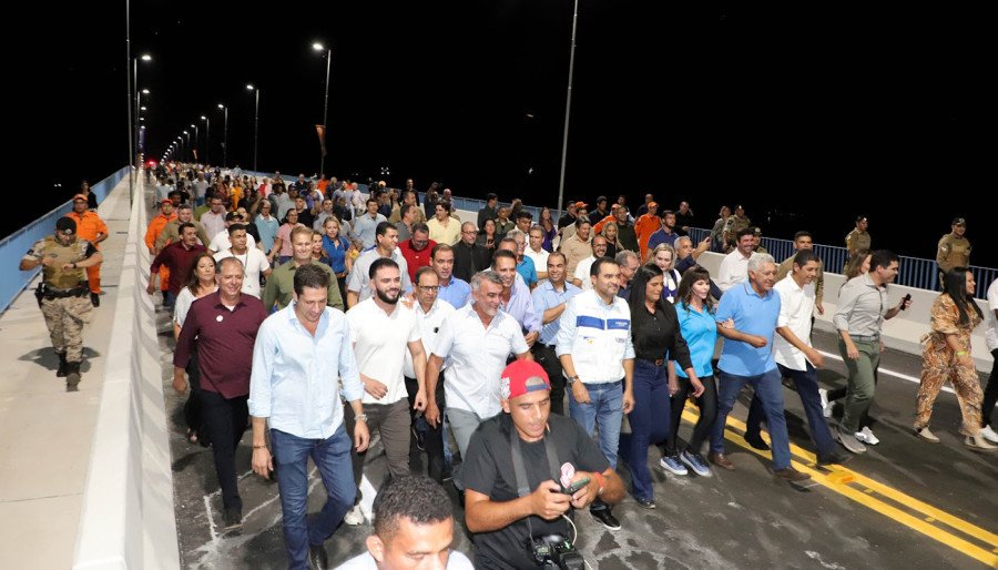 População de Porto Nacional e arredores celebra a inauguração da nova ponte com entusiasmo (Foto: Antônio Gonçalves)