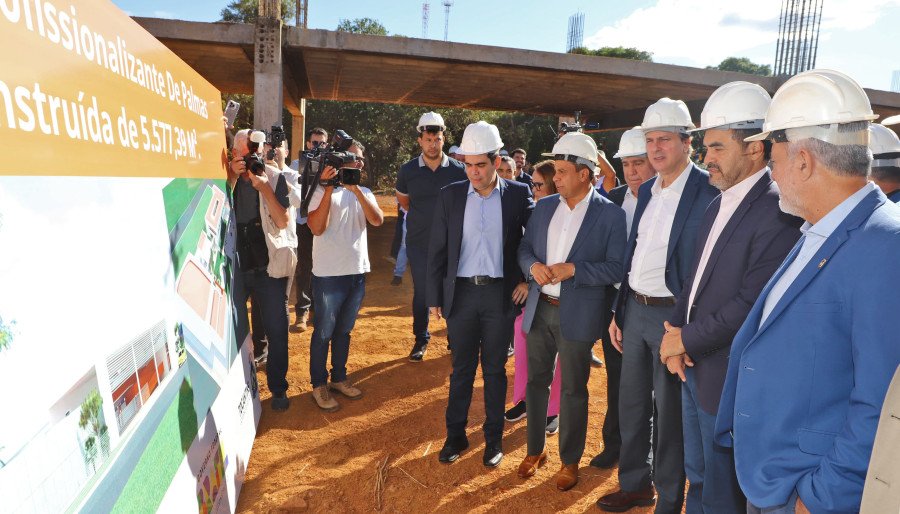 Governador Wanderlei Barbosa e Ministro Educação durante visita à obra do Centro Profissionalizante de Palmas