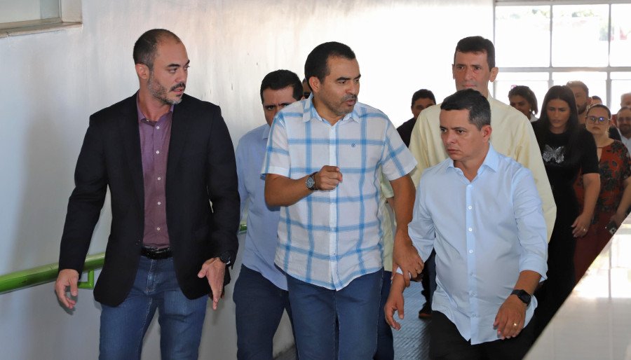 Deputado estadual Jorge Frederico, ao lado do governador Wanderlei Barbosa, anuncia uma emenda de R$ 250 mil para o Hospital Dom Orione, visando à melhoria dos serviços prestados à população (Foto: Antonio Gonçalves)