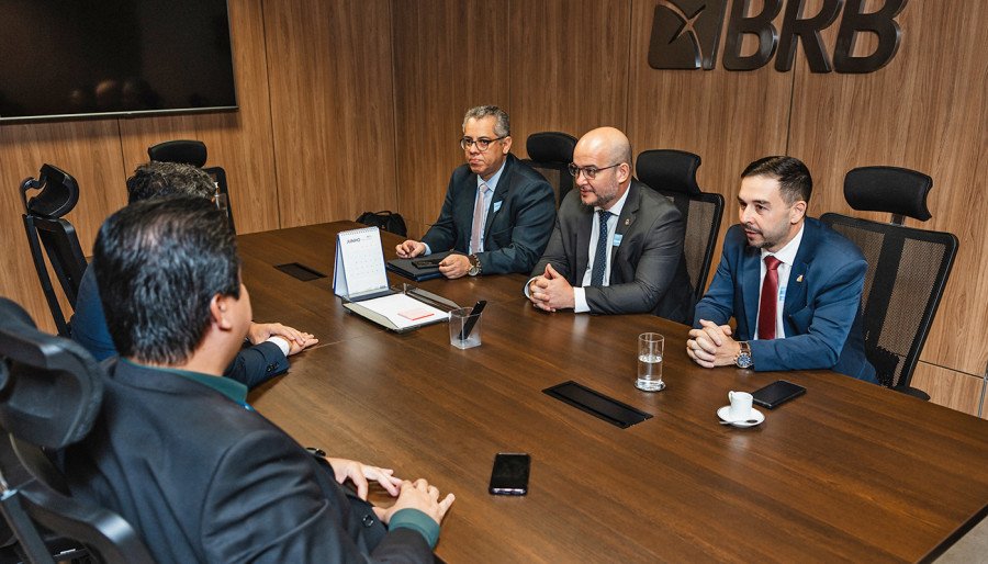 O secretário da Fazenda do TO, Júlio Edstron, da Administração, Paulo César Benfica e de Representação em Brasília, Carlos Manzini Júnior