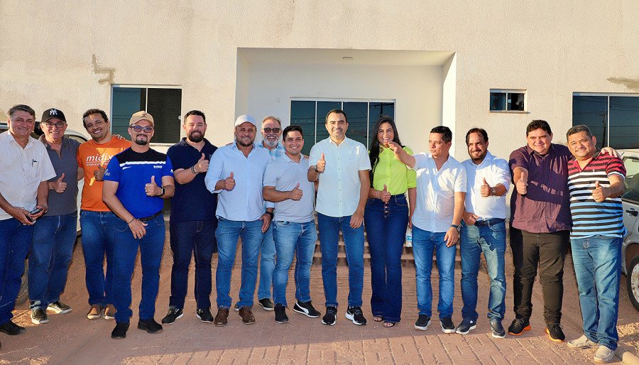 Visita foi acompanhada pela primeira-dama e secretária extraordinária de Participações Sociais, Karynne Sotero; pelo deputado Jorge Frederico; presidente da Aciara, William Rezende; e demais autoridades (Foto: Antonio Gonçalves)