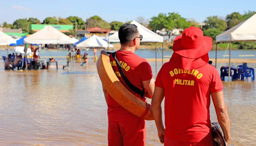 Corpo de Bombeiros do Tocantins em atuação nas praias, garantindo a segurança dos banhistas (Foto: Luciano Ribeiro)