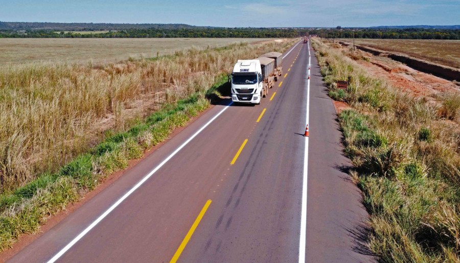 Pavimentação asfáltica entre Campos Lindos e a Serra do Centro beneficia grandes e pequenos produtores de grãos da região