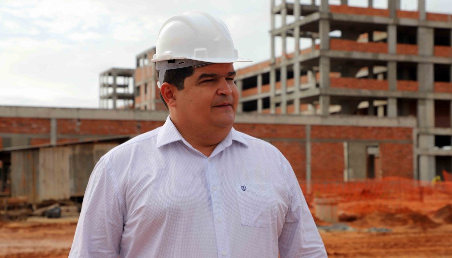 Carlos destaca a importância dos investimentos no HGA e na Rede de Frio para aprimorar a infraestrutura e a logística de saúde em Araguaína