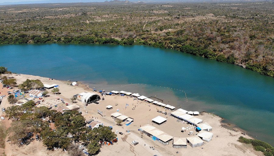 Praião do Dominguinhos oferece um cenário deslumbrante, com suas águas calmas e uma organização impecável para receber turistas