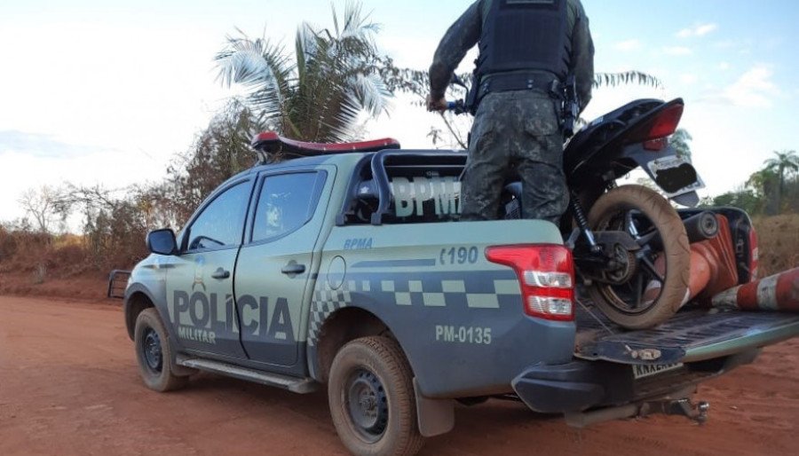 Durante a ação, a motocicleta foi recuperada (Foto: Ascom/BPMA)