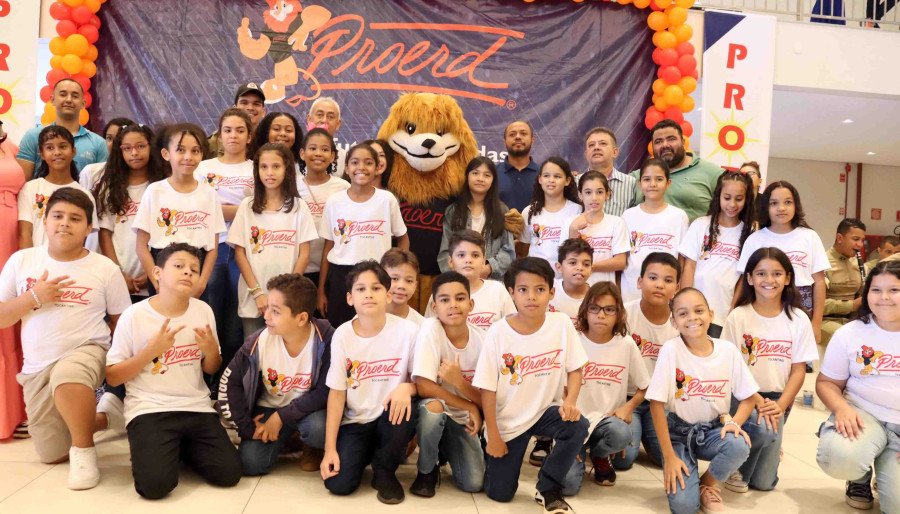 Com 140 alunos, a formatura do Proerd ocorreu em Luzimangues em junho deste ano (Foto: PMTO)