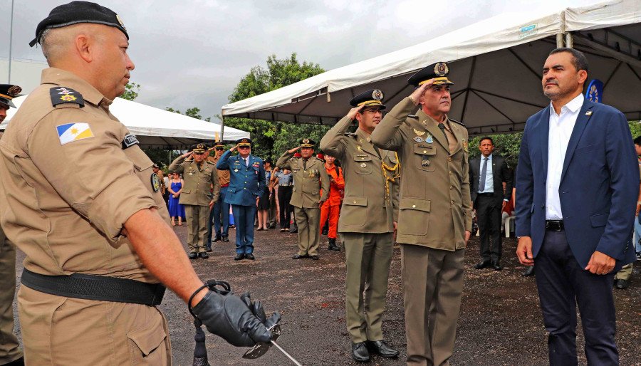 Governador Wanderlei Barbosa conduz solenidade que marca a promoção e o reconhecimento dos policiais militares tocantinenses