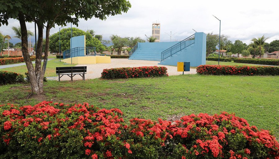 Praça São João Batista, em Aliança do Tocantins, passou por reforma e implantação de equipamentos