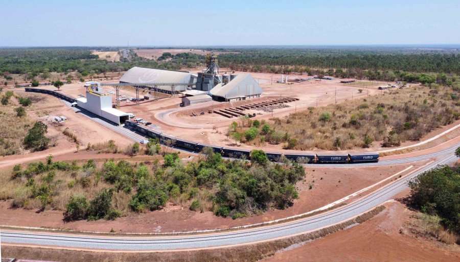 Terminal rodoferroviário de Alvorada possui pátio multimodal, preparado para transbordo de grãos sem desmembramento de trens (Foto: Natanael Sousa)