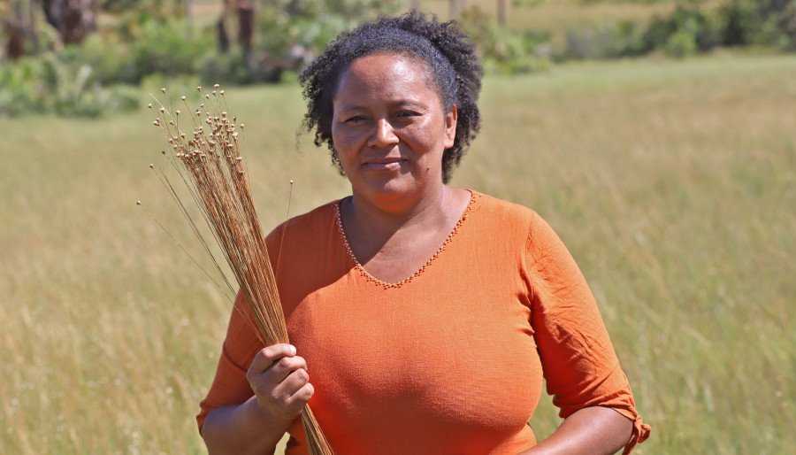 Artesã, Francisca da Silva, destacou que a coleta do capim-dourado traz um sentimento de pertencimento a todas as mulheres da comunidade