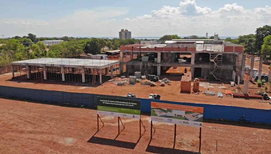 As obras do Centro Profissionalizante de Palmas incluem a edificação de 12 salas de aula, 6 laboratórios, 1 auditório, entre outros espaços