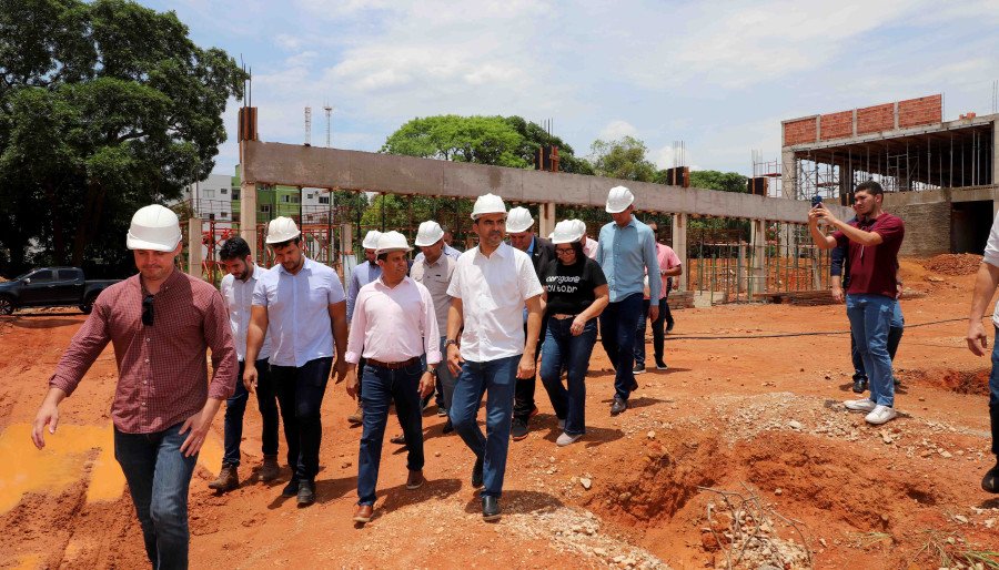 Chefe do Executivo estadual também visitou as obras em andamento no Centro Profissionalizante de Palmas