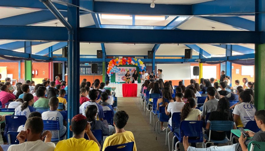 Momentos de conhecimento e aprendizado entre os estudantes que participaram do Concurso de Soletração, em Nazaré (Foto: Seduc)