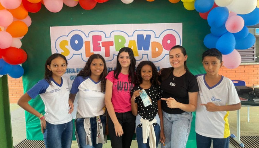 Participaram do concurso de Soletração estudantes do 6° ano do Ensino Fundamental até o Ensino Médio (Foto: Seduc)