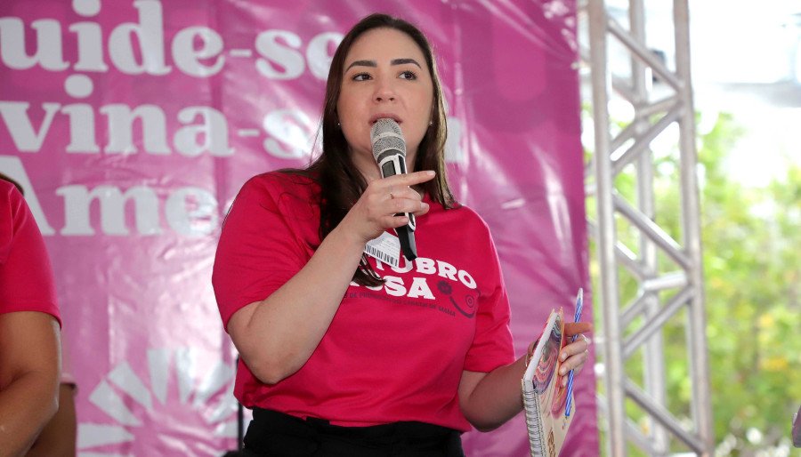 A coordenadora-geral do Hospital de Amor do Tocantins, Sandra Voltan, abordou a importância do Outubro Rosa em sua palestra