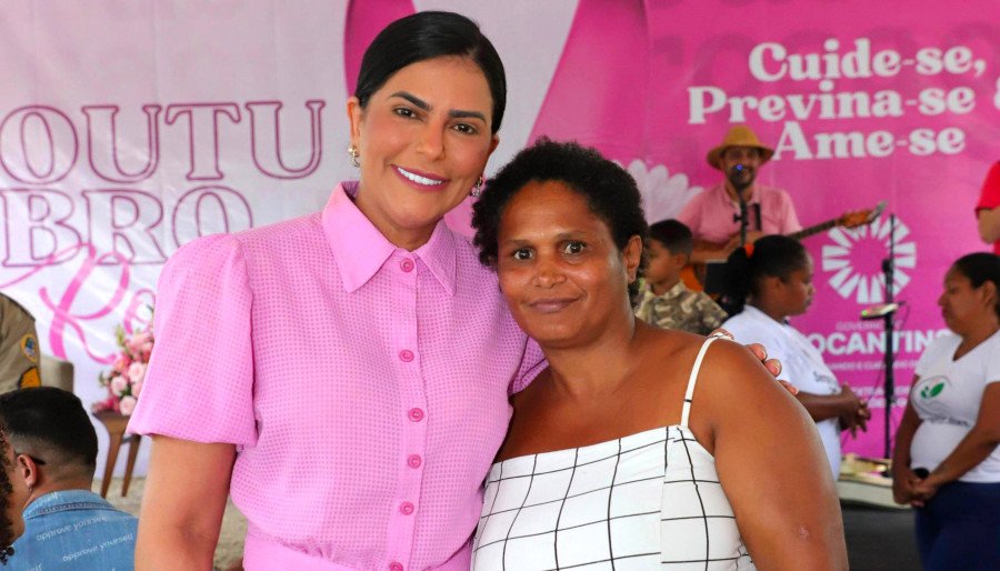 A primeira-dama Karynne Sotero foi recebida calorosamente pela comunidade (Foto: Loise Maria)