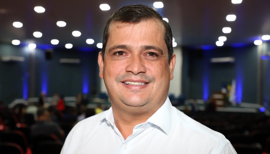 O presidente da Associação Tocantinense de Municípios, Diogo Borges, destacou a importância da união dos participantes, para que todos consigam ter um mandato eficaz (Foto: Aldemar Ribeiro)